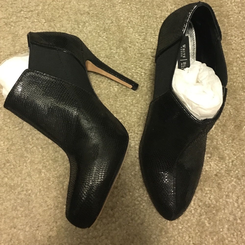 🔥White House Black Market Cannes lizard bootie🔥